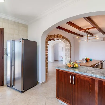 Yourhouse Sa Bassa